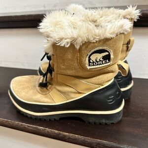 Sorel women’s Tan and Black Winter Boots Size 7